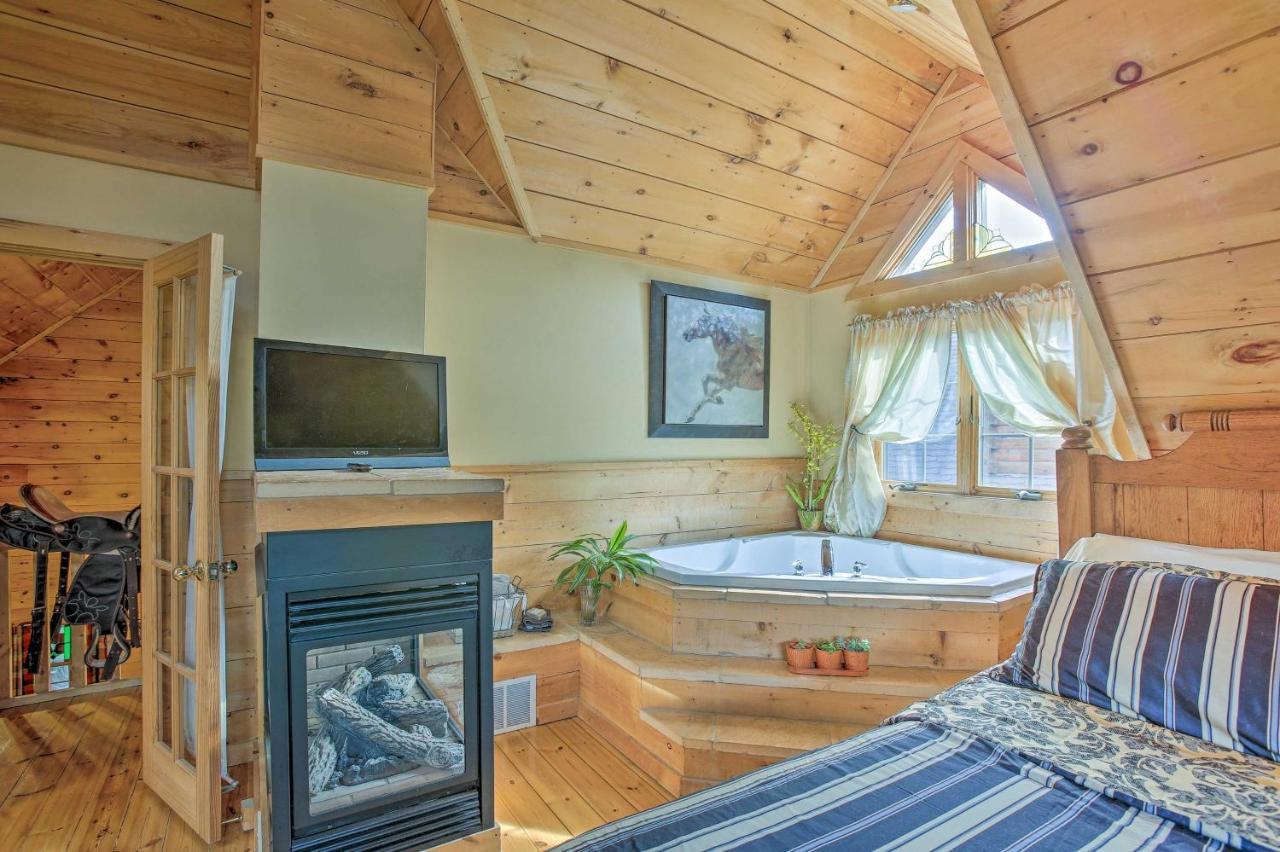 Resort Cabin With Fire Pit Golf, Hike And Play! Rothbury Ngoại thất bức ảnh